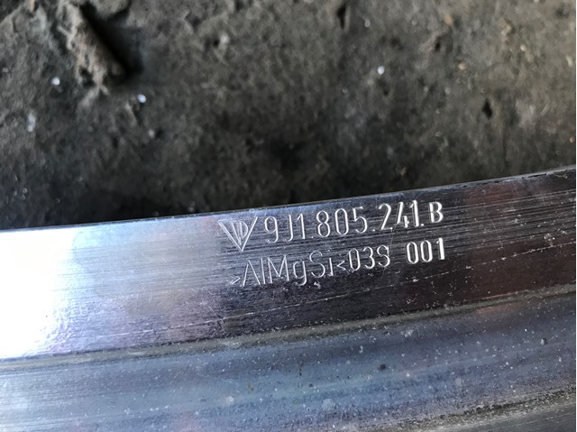 Підсилювач бампера переднього 9J1805241B Porsche