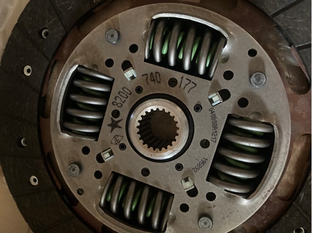 Диск сцепления RENAULT 8200740177 Диск сцепления RENAULT 8200740177