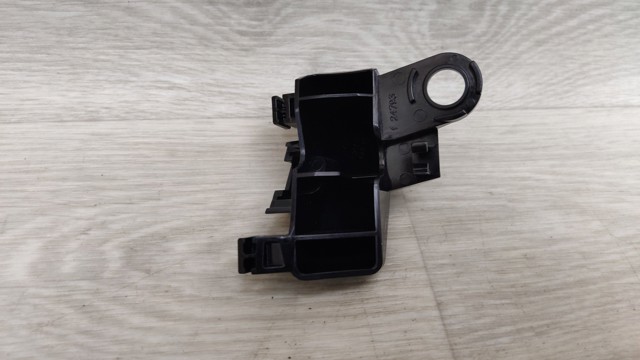 5256208010 Toyota Кронштейн бампера переднього, правий