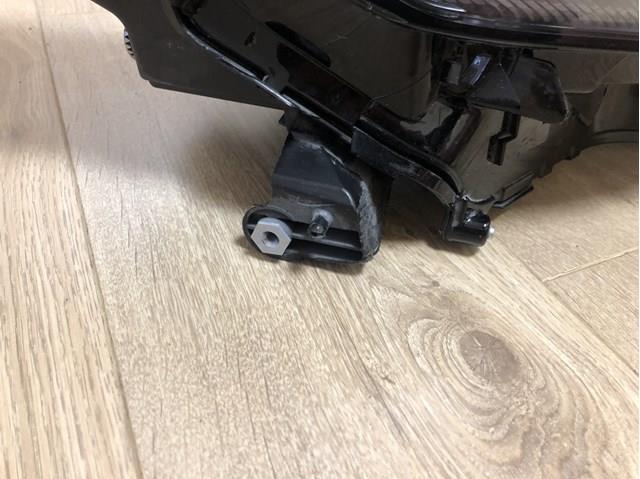 Фара права 811100E460 Toyota