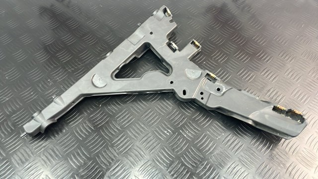 LR112600 Land Rover Напрямна заднього бампера, ліва