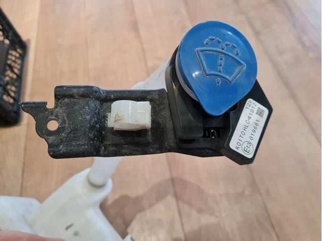 GHR167480 Mazda Бачок склоомивача
