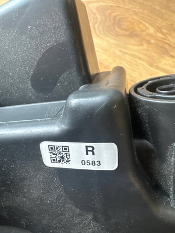 107739200E Tesla Туманка права