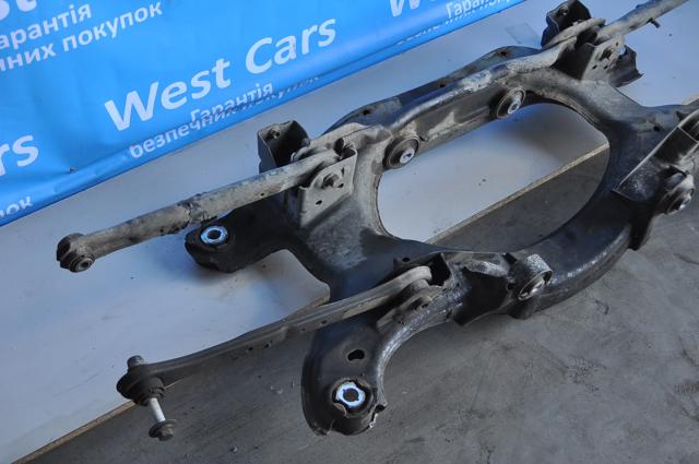 Балка задня LR072077 Land Rover