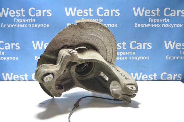 LR068883 Land Rover Цапфа поворотна права