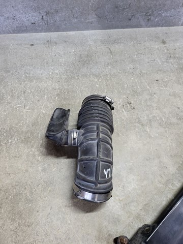 165764GB0B Nissan/Infiniti Патрубок повітряний, вихід повітряного фільтра