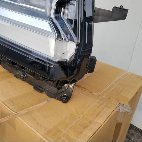 Купити 8114560Q50 Toyota Фара передня права