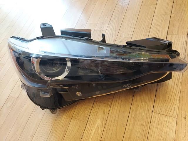 Фара передня права Mazda KB8A51030