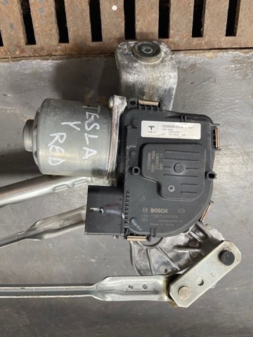 Трапеція двірників Tesla 165893600A