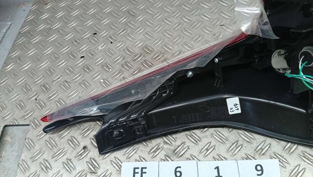 Задня ліва фара на Mitsubishi Eclipse CROSS GK, GL