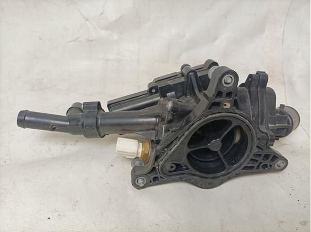 PYFD1516Z Mazda Корпус термостата в зборі