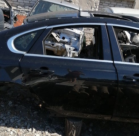 T2H4136 Jaguar Двері пасажирські задні праві
