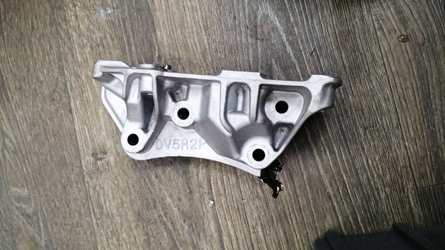 9810967480 Peugeot/Citroen Кронштейн подушки (опори) двигуна, правої