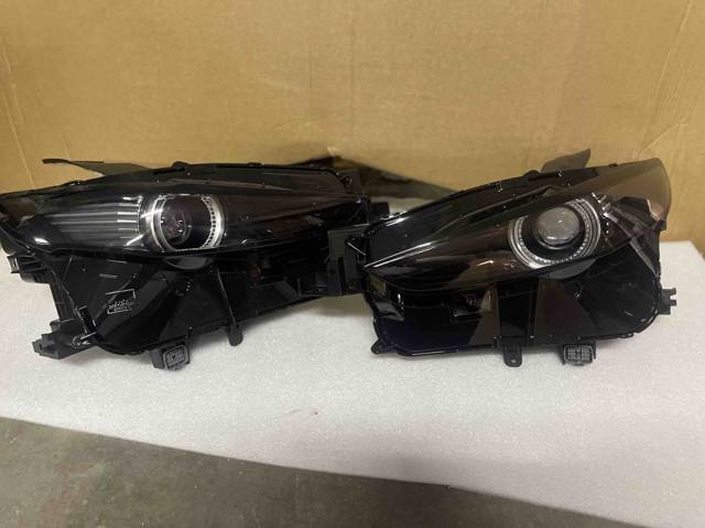 Фара права DFR751030 Mazda