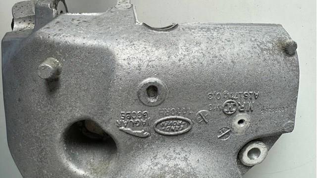 T4A1017 Jaguar Цапфа поворотна права