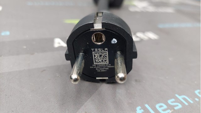 Кабель для заряджання електромобіля Tesla 147906800C ціна, від 31.74 USD
