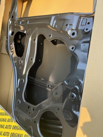 Двері задні Mazda K1Y07302XD ціна, від 345.47 USD