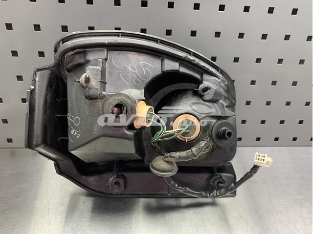 Стоп задній Toyota 8156048010
