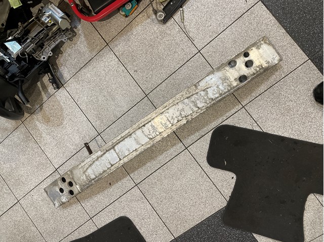 5213153060 Toyota Балка бампера переднього