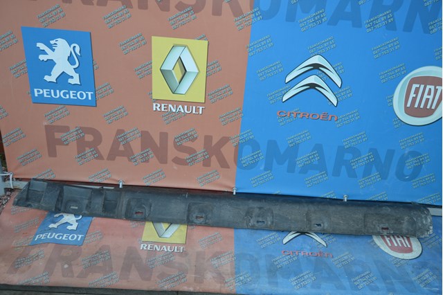 Накладка зовнішня (молдинг) порога, правий Renault SANDERO 2 STEPWAY (Рено Сандеро)
