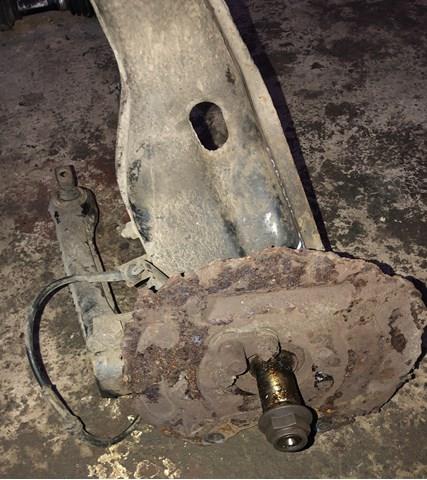 MR102052 Mitsubishi Важіль/тяга задньої підвіски подовжній нижній, правий