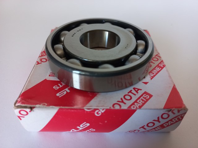 Підшипник головного вала МКПП на Toyota Auris UKP E15