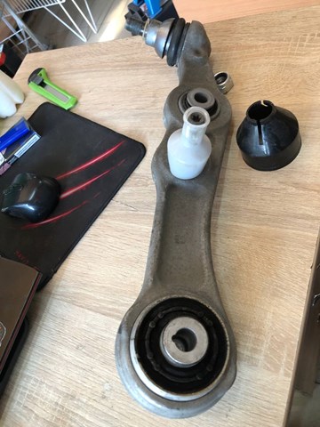 Важіль передньої підвіски нижній, правий Sato Tech PS14415 ціна, від 71.05 USD