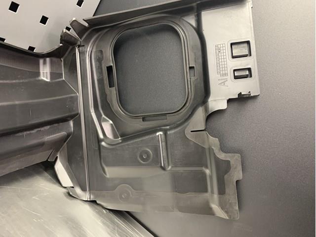 51647359818 BMW повітропровід радіатора