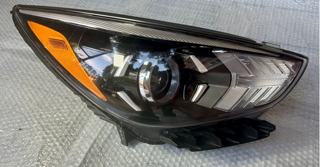 92102G5540 Hyundai/Kia Фара передня права