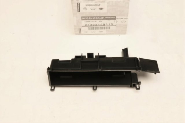 Кришка блока запобіжників 243824BA1D Renault (RVI)