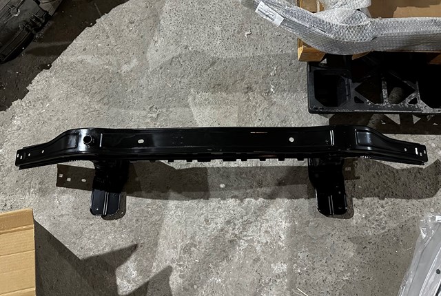 PBZ44077A Signeda Балка бампера переднього