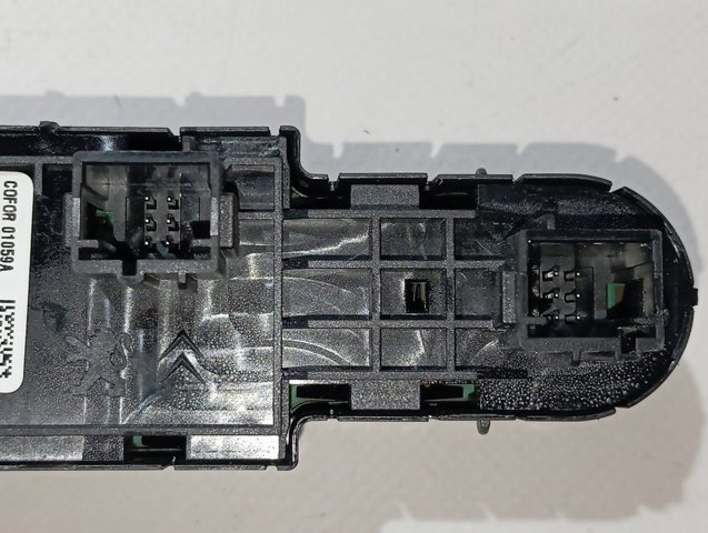 Кнопковий блок керування склопідіймачами передній лівий Peugeot/Citroen 98248411ZD ціна, від 79.99 USD