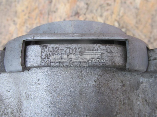 Подушка коробки передач LR024738 Land Rover