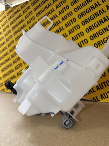 DGJ167480 Mazda Бачок склоомивача
