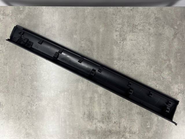 Молдинг передньої правої двері Mazda KB7W51RA0B