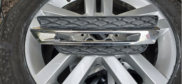 Купити A1668843722 Mercedes Заглушка, решітка протитуманних фар бампера переднього, ліва