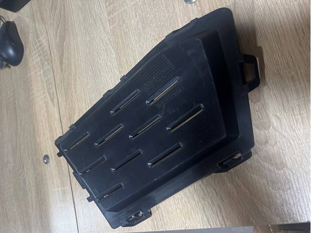 Молдинг решітки переднього бампера, правий Autotechteile 7095157 ціна, від 38.80 USD