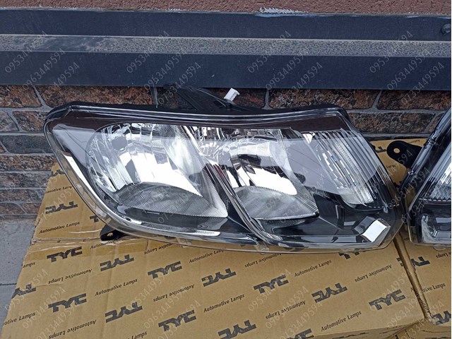 Фара передня права TYC 20E819052B