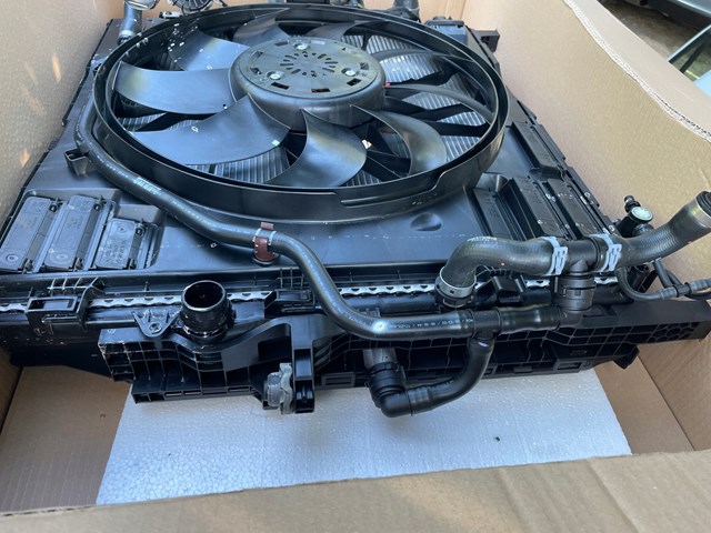 Купити A9079064600 Mercedes Дифузор радіатора охолодження, в зборі з двигуном і крильчаткою