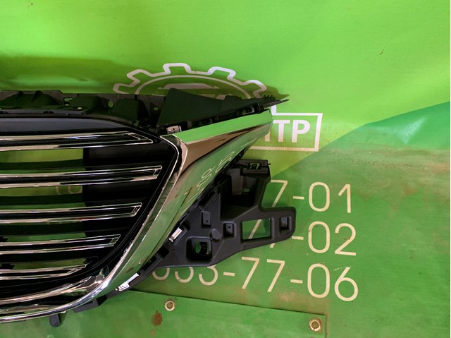 Решітка Mazda TK4950710F