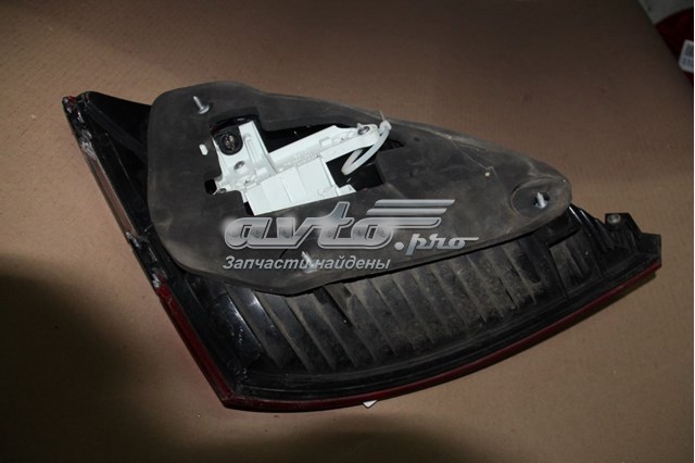 Задній правий стоп Mercedes A2218200466