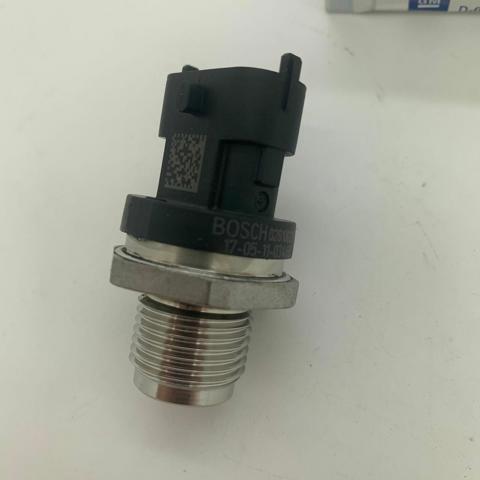 Купити 55564170 General Motors Регулятор тиску палива