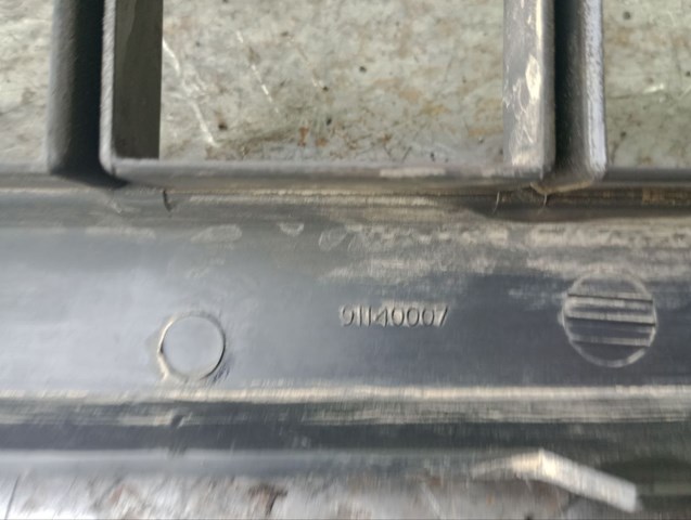 Решітка радіатора 91140007 Opel