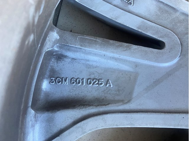 Купити 3CM601025A8Z8 VAG Диски колісні литі (легкосплавні, титанові)