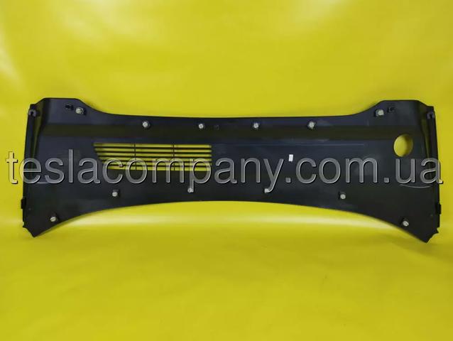 Купити 149260500B Tesla Решітка двірників