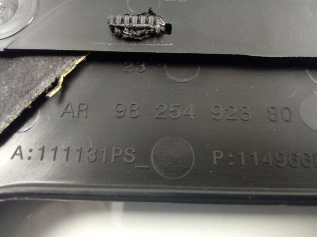 Кришка двигуна декоративна 9825492380 Peugeot/Citroen
