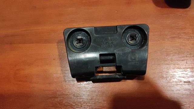 Кронштейн крила заднього Mazda KB8A51U30 ціна, від 2.70 USD