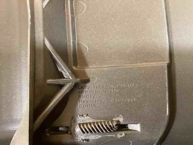Молдинг бампера заднього Land Rover LR133664