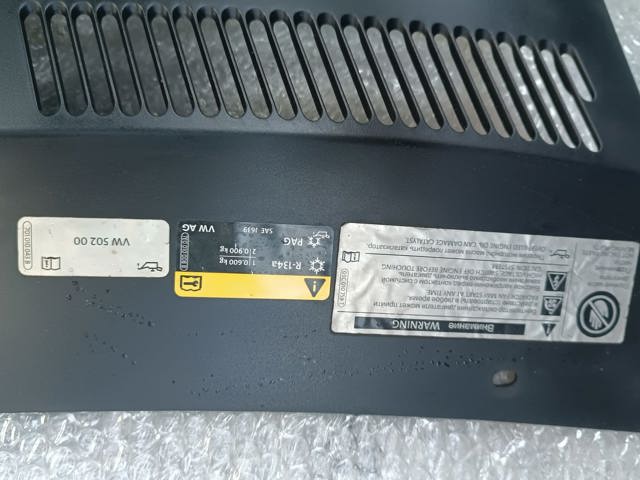 Решітка радіатора 7E5853653 VAG