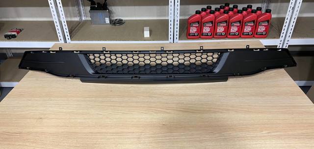JR3Z17K945BA Ford Решітка переднього бампера, нижня